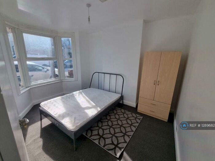 3 Bedroom Terraced House To Rent In Oaklands Park Avenue, Ilford, IG1