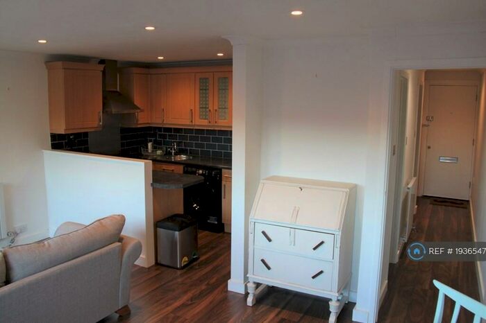 1 Bedroom Flat To Rent In Dell House, South Croydon, CR2