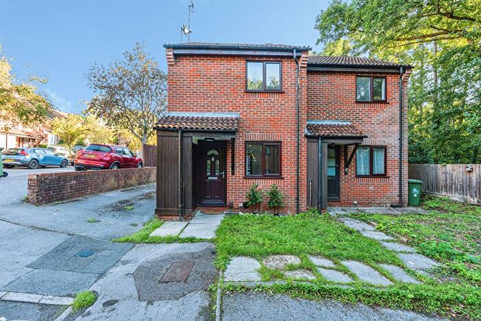 2 Bedroom Semi-Detached House For Sale In Hollybrook Close, Southampton, SO16