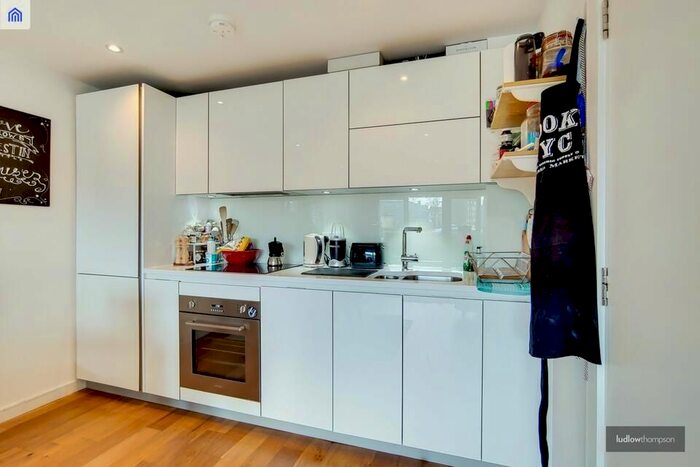 1 Bedroom Flat For Sale In Offenham Road, London, SW9