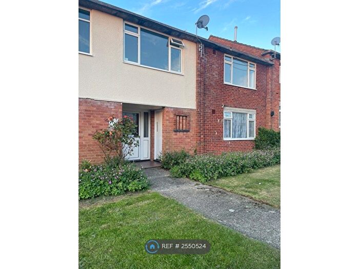 1 Bedroom Flat To Rent In Middlefield, Farnham, GU9