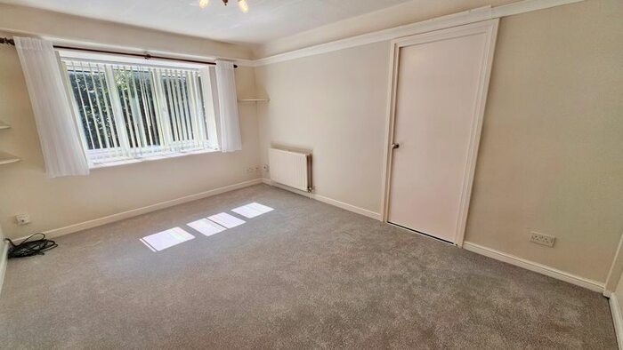 1 Bedroom Flat For Sale In Chairborough Road, Cressex Business Park, High Wycombe, HP12