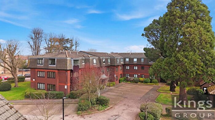 1 Bedroom Apartment For Sale In Woodridge Close, Enfield, EN2