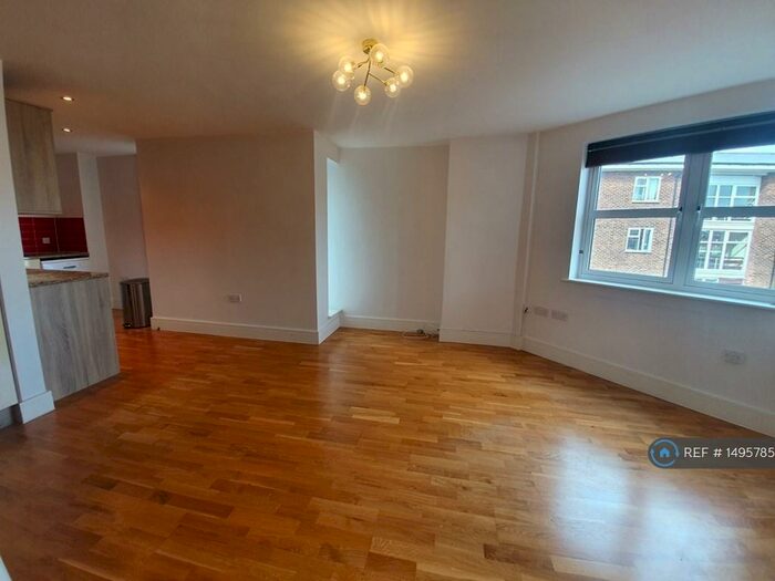 2 Bedroom Flat To Rent In Lyndale House, Kingston Upon Thames, KT1