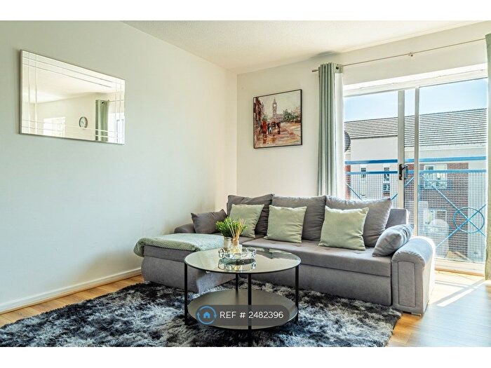 3 Bedroom Flat To Rent In Stretford Road, Manchester, M15