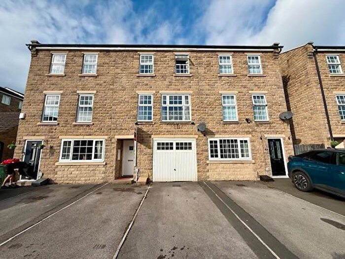 4 Bedroom Town House For Sale In Myers Close, Idle, Bradford, BD10