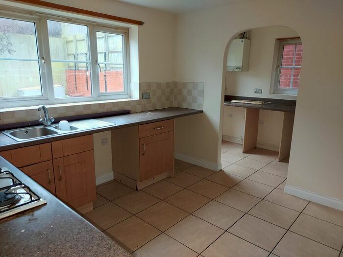 4 Bedroom Property To Rent In Thornbury Road, Walsall, WS2