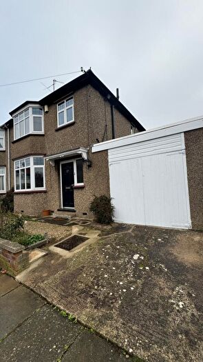 3 Bedroom House To Rent In Meadway, Northampton, NN3