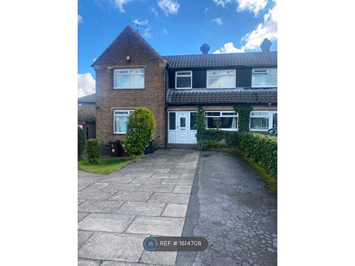 4 Bedroom Semi-Detached House To Rent In Hollingwood Lane, Bradford, BD7