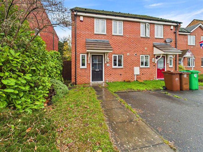 2 Bedroom Town House To Rent In Bakewell Drive, Top Valley, Nottingham, NG5