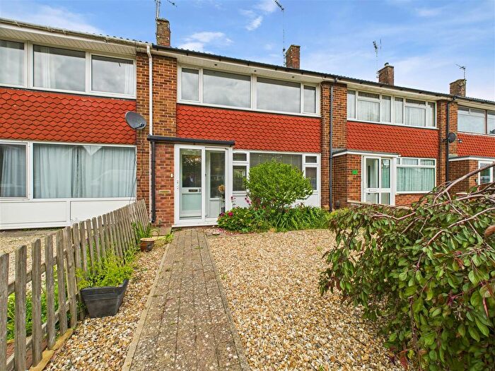 3 Bedroom Terraced House For Sale In Ingram Avenue, Bedgrove, Aylesbury, HP21