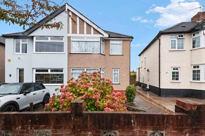 3 Bedroom Semi-detached House For Sale In Clauson Avenue, Northolt, UB5