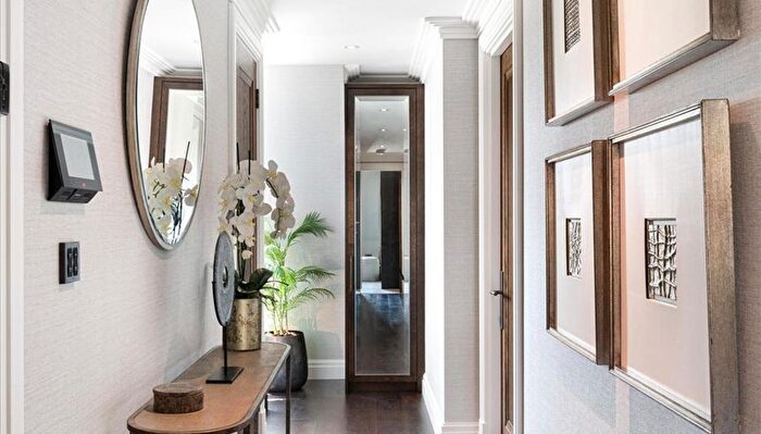3 Bedroom Flat To Rent In Rince Of Wales Terrace, London, W8