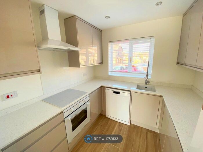 3 Bedroom Flat To Rent In The Willows, Flitwick, MK45