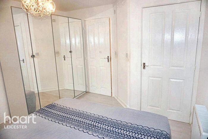 2 Bedroom Apartment For Sale In Pavilion Close, Leicester, LE2