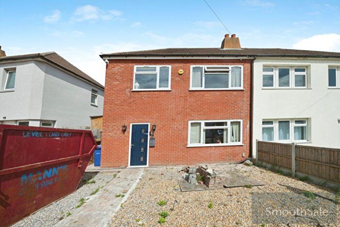 3 Bedroom Semi-Detached House For Sale In Kent View, South Ockendon, RM15