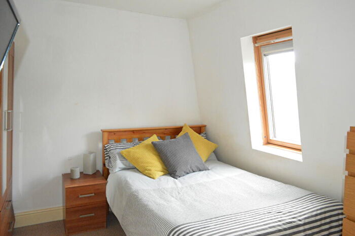 Studio To Rent In Brookhill Rd, London, SE18