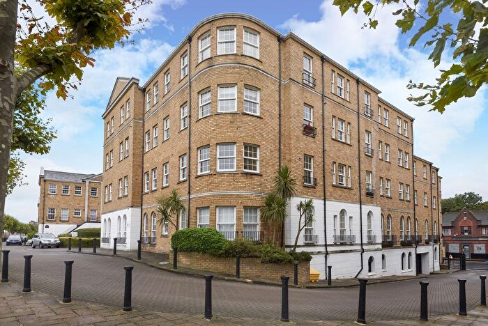 2 Bedroom Flat To Rent In Frederick Square, London, SE16