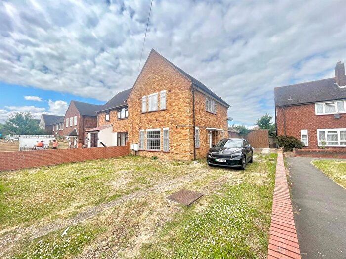 3 Bedroom Semi-Detached House To Rent In Brampton Road, Hillingdon, Middlesex, UB10