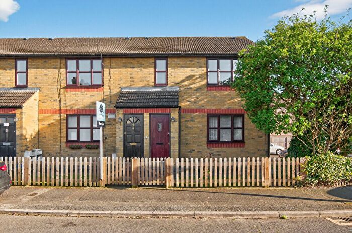 2 Bedroom Flat For Sale In Acacia Road, Mitcham, CR4