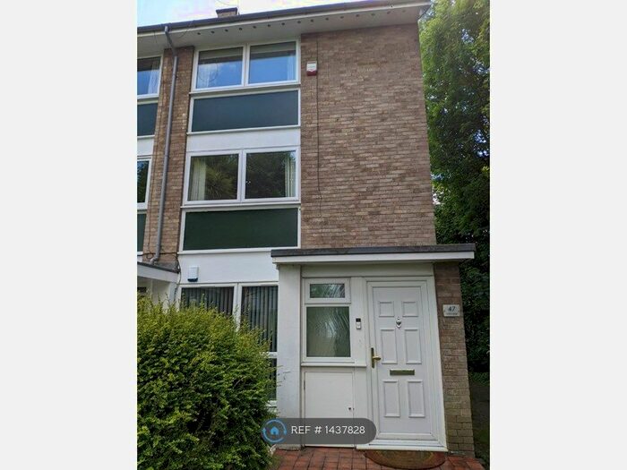 3 Bedroom Maisonette To Rent In Lawnside, London, SE3