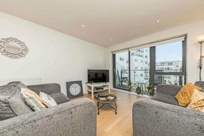 2 Bedroom Flat To Rent In Knightley Walk, London, SW18
