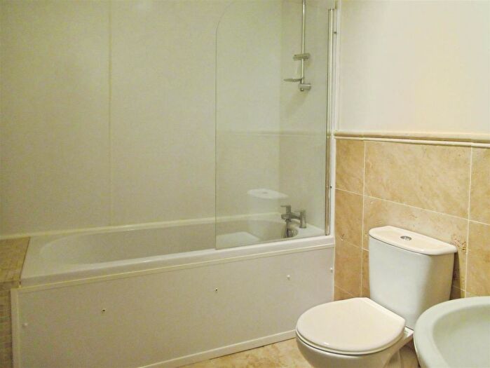 2 Bedroom Flat To Rent In Claremont Street, Oulton, Leeds, LS26