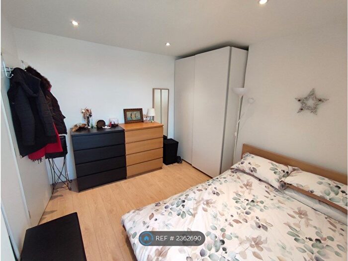 1 Bedroom Flat To Rent In Tooting High Street, London, SW17