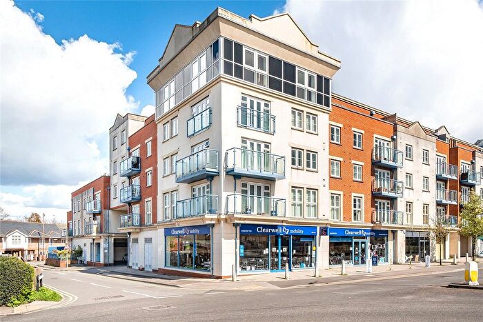 2 Bedroom Flat For Sale In Woking, Surrey, GU21