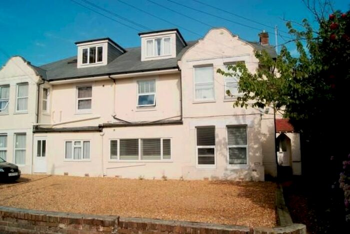 2 Bedroom Flat To Rent In Alumhurst Road, Westbourne, Bournemouth, BH4