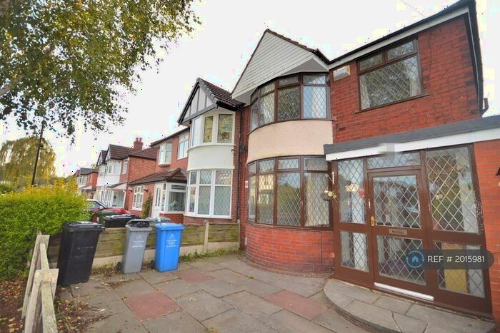 4 Bedroom Semi-Detached House To Rent In Central Avenue, Sale, M33
