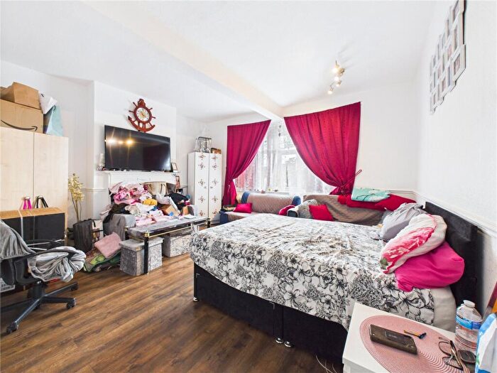1 Bedroom Apartment For Sale In Devon Mansions, Woodcock Hill, Harrow, HA3