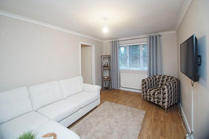 1 Bedroom Apartment To Rent In **Let By, Simple!** Junction Crt, Glossop, SK13