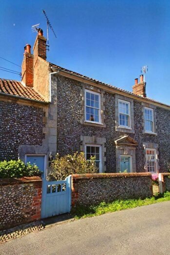 2 Bedroom Cottage To Rent In High Street, NR25