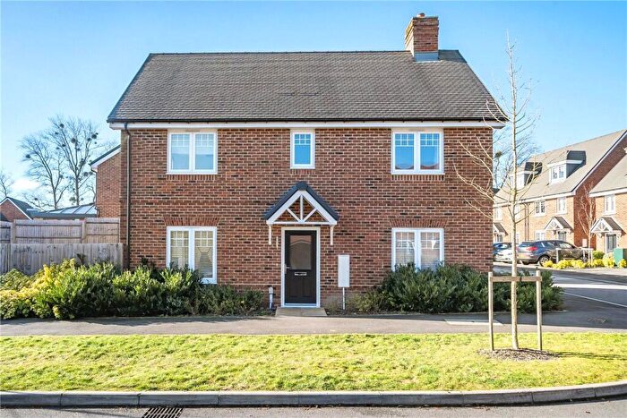 3 Bedroom Detached House To Rent In Keepsake Close, Farnham, Surrey, GU9