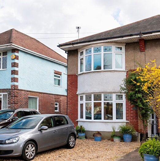 2 Bedroom Flat For Sale In Christchurch Road, Bournemouth, BH7