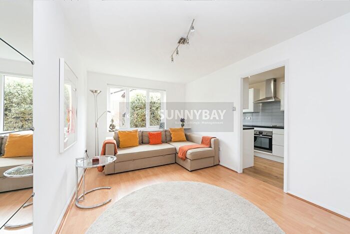1 Bedroom Flat To Rent In Bowman Mews, London, SW18