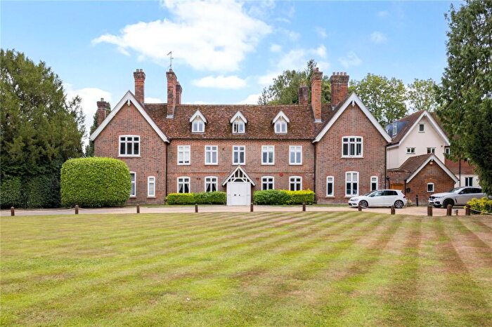 2 Bedroom Apartment For Sale In Coopers Green Lane, Hatfield, Hertfordshire, AL10