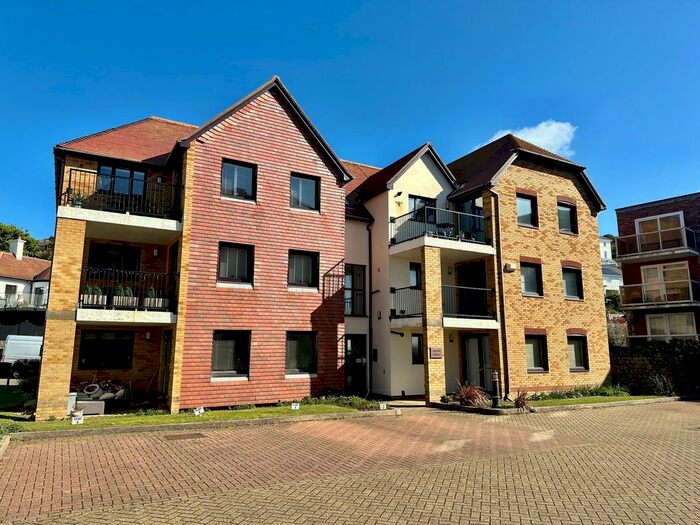 2 Bedroom Flat To Rent In The Riviera, Sandgate, CT20