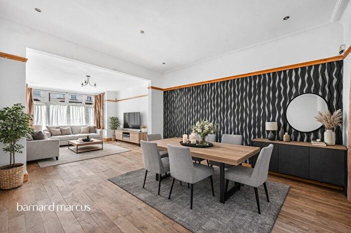 4 Bedroom Semi Detached House For Sale In Cedar Road, Croydon, CR0