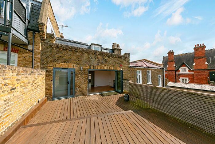 3 Bedroom Flat For Sale In Bridge Road, East Molesey, KT8