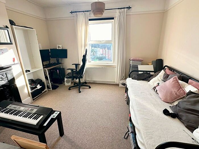 1 Bedroom Flat To Rent In Charminster Road, Bournemouth, BH8