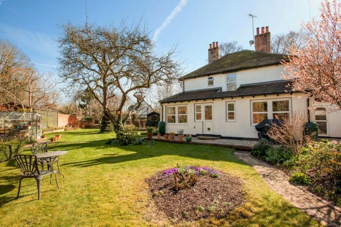 5 Bedroom Detached House To Rent In Station Road Theale, RG7