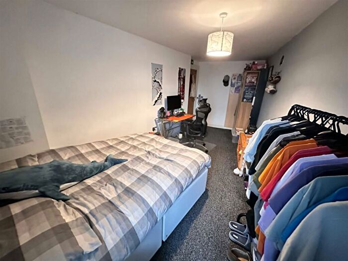 2 Bedroom Flat For Sale In Chapel Street, Salford, M3