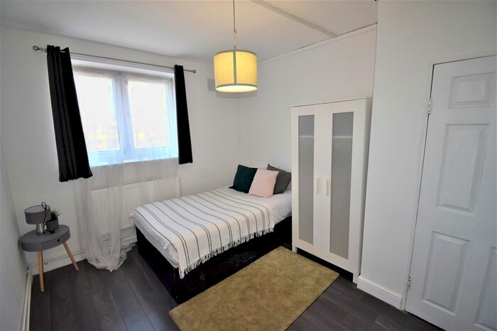 4 Bedroom Flat To Rent In Maddocks House, Cornwall Street, London, E1