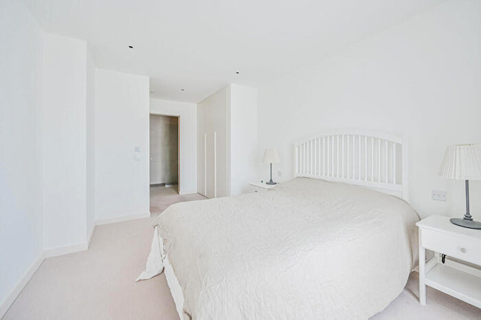 3 Bedroom Flat For Sale In Woodberry Down, , Stoke Newington, London, N4
