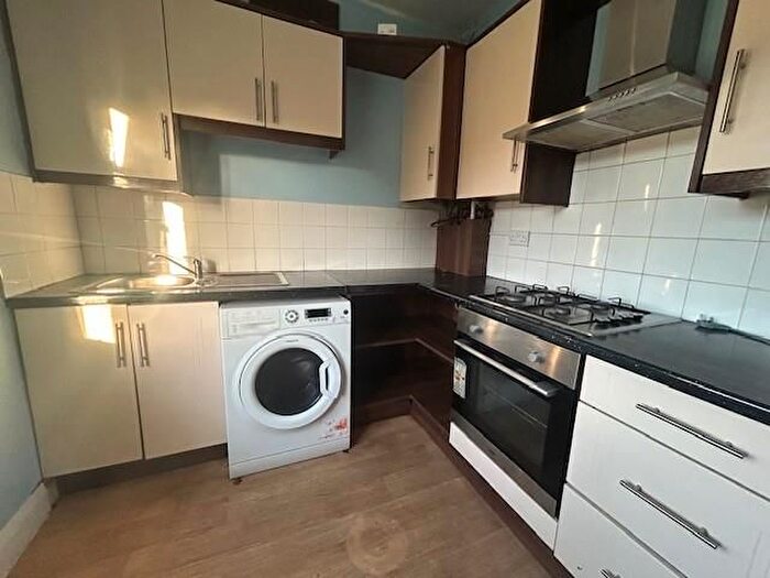 3 Bedroom Flat To Rent In Murray Avenue, Hounslow, TW3