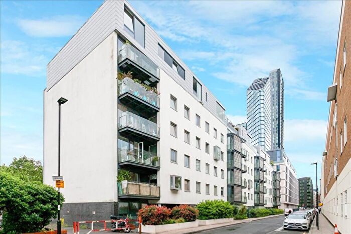 2 Bedroom Apartment For Sale In Angel Waterside, Graham Street, Islington, N1