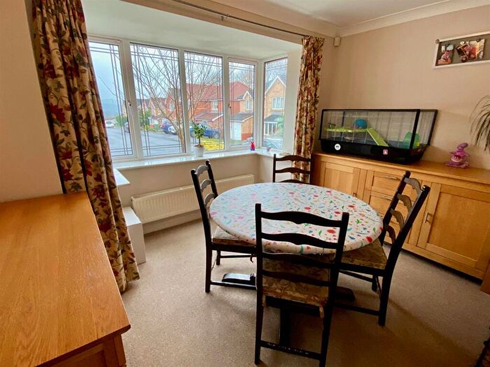 4 Bedroom Detached House For Sale In Briarfield Gardens, Huddersfield, HD5
