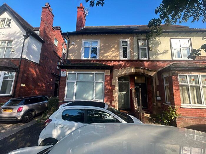 8 Bedroom House To Rent In St Michaels Villas, Leeds, LS6